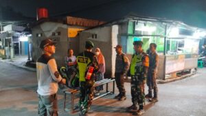 Patroli Malam Hari, Koramil 03/Teluk Pucung Bersama Polri dan Linmas Perkuat Keamanan Wilayah