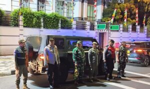 Cegah Gangguan Kamtibmas Di Malam Minggu, Koramil 04/Pulogadung Gelar Patroli Bersama Komduk