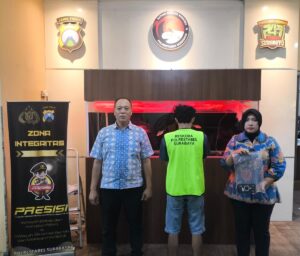 Dari Kamar Kontrakan ke Pembeli, Polisi Ungkap Gudang Sabu di Sambikerep Surabaya
