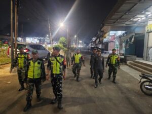 Patroli Tanpa Henti, Koramil 02/Pondok Gede Bersama Polri dan Satpol PP Pantau Kamtibmas Malam Hari