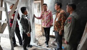 Bupati Humbahas Tinjau Pembangunan Rumah Dinas Danramil dan Staf Kecamatan Doloksanggul