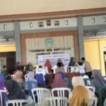 Warga Bandungsari Lamongan Terima Bansos Beras 30 Kg dari Pemerintah