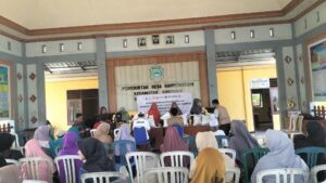 Warga Bandungsari Lamongan Terima Bansos Beras 30 Kg dari Pemerintah