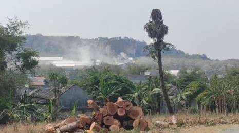 Debu Dolomit Hantui Warga Graha Indah Lamongan, DLH Siap Turun Tangan