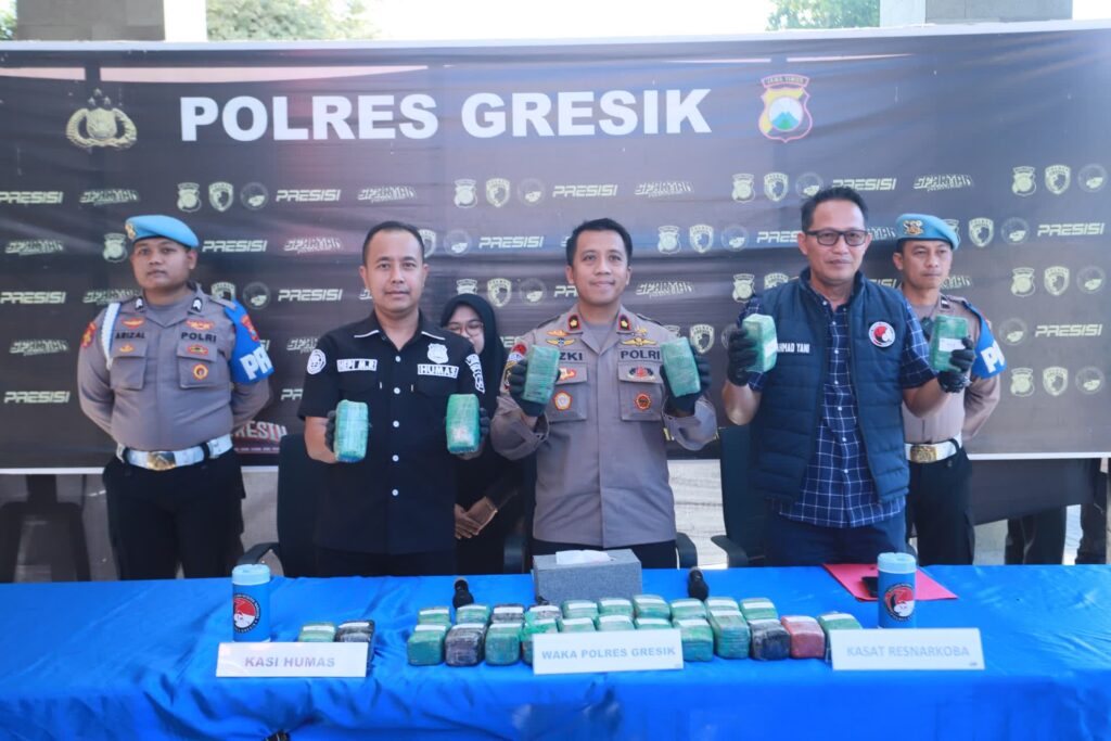 Ganja Vespa Mewah Disergap Polisi di Gudang Ekspedisi Gresik