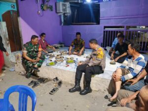 Koramil 06/Cakung Bersama Unsur Komduk Tingkatkan Kamtibmas Melalui Patroli/Siskamling