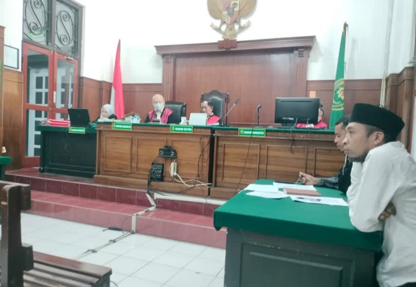 Foto: Kesaksian Imam dalam sidang perkara dugaan pengeroyokan Louis di PN Surabaya