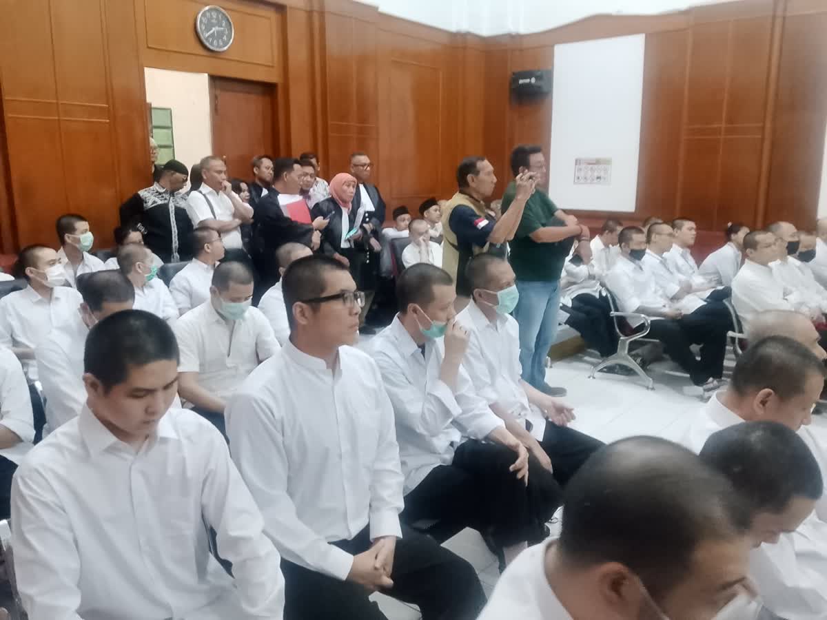 Foto: Sidang dugaan sindikat penipuan daring lintas negara di PN Surabaya mengungkap rumah di Dharmahusada Permai