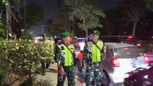 Patroli Malam Bersama, Koramil 03/Teluk Pucung Pastikan Keamanan Lingkungan Tetap Terjaga