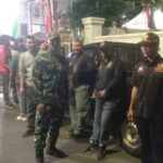 Jaga Kondusivitas Wilayah, Koramil 02/Matraman Bersama Komduk Gelar Patroli Malam Minggu