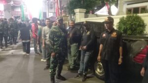 Jaga Kondusivitas Wilayah, Koramil 02/Matraman Bersama Komduk Gelar Patroli Malam Minggu