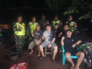Ciptakan Rasa Aman, Koramil 04/Jati Asih Perkuat Patroli Malam Bersama Polsek Jati Asih