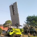 Reklame Miring Pagerwojo Sidoarjo Ancam Keselamatan Pengguna Jalan