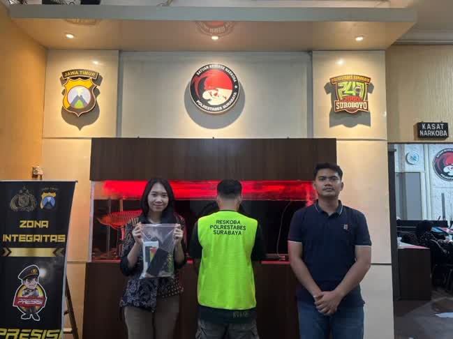 Foto: Polrestabes Surabaya mengamankan terduga pengedar sabu di Bratang Gede dengan barang bukti 0,908 gram sabu.
