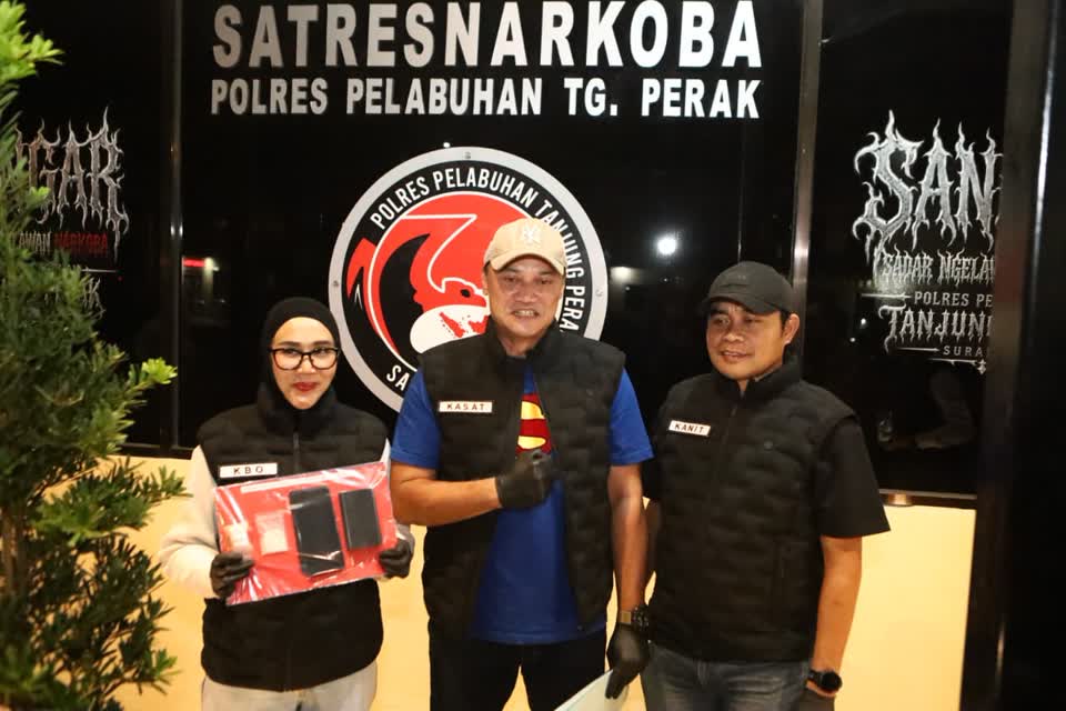 Foto: Polres Pelabuhan Tanjung Perak mengamankan barang bukti sabu seberat 8,483 gram dalam pengungkapan kasus narkotika di Sawah Pulo Surabaya
