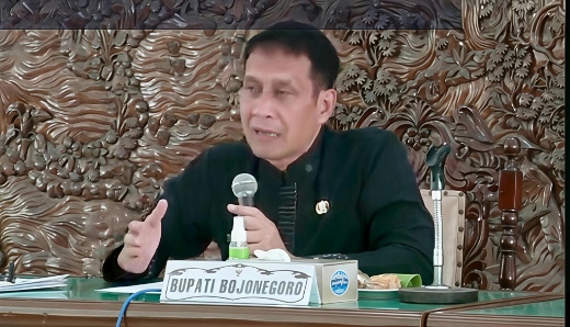 Foto: Bupati Bojonegoro Setyo Wahono saat menyampaikan tanggapan dalam kegiatan Sapa Bupati dan Wakil Bupati Edisi VI di Pendopo Malowopati, Bojonegoro, Kamis (3/9/2026). Dalam forum tersebut, Bupati mendengarkan langsung aspirasi dan persoalan yang disampaikan masyarakat.