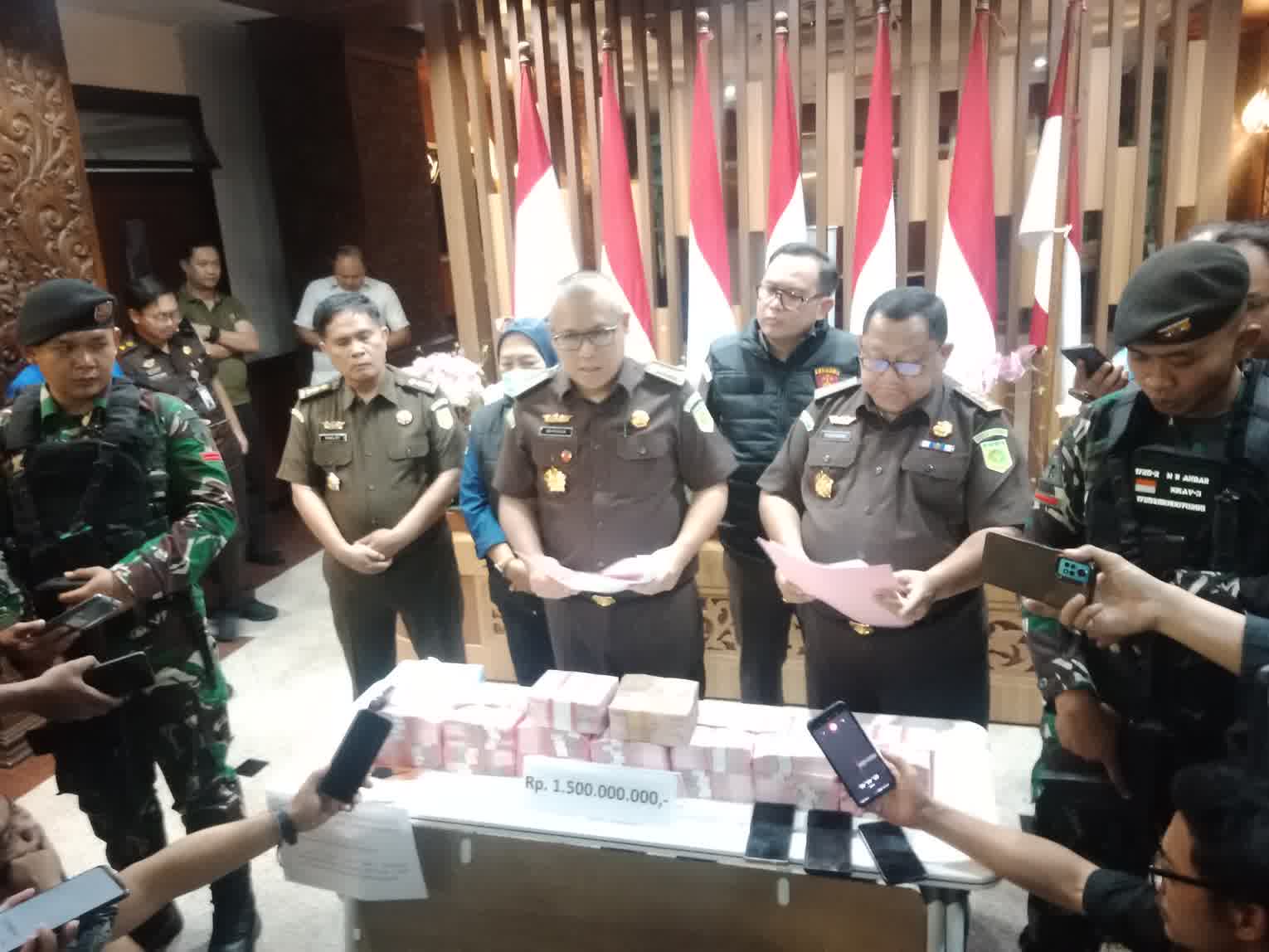 Foto: Kejati Jatim menetapkan SH sebagai tersangka baru dugaan korupsi penyaluran KUR BNI Cabang Jember