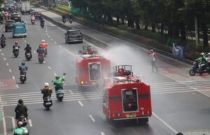 Kodam Jaya Kerahkan 147 Water Tank Bersihkan Debu Vulkanik di Sejumlah Wilayah
