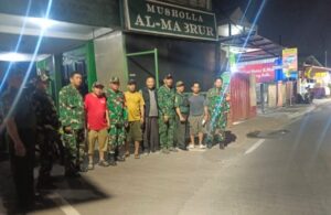 Antisipasi Tawuran, Koramil 08/Duren Sawit Bersama Komduk Intensifkan Siskamling