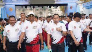 Fun Walk HUT TNI ke-81 Meriah, Pangdam Jaya Bersama TNI-Polri dan Masyarakat Bergerak menuju Monas