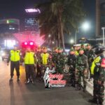 Patroli Malam Gabungan, Koramil 03/Teluk Pucung Pastikan Keamanan Lingkungan Tetap Terjaga