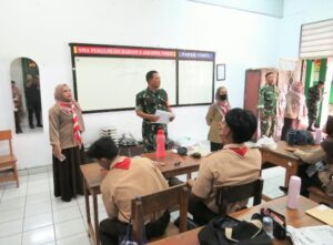 Babinsa Koramil 08/Duren Sawit Sosialisasikan Rekrutmen TNI AD Kepada Pelajar SMA Perguruan Rakyat-2