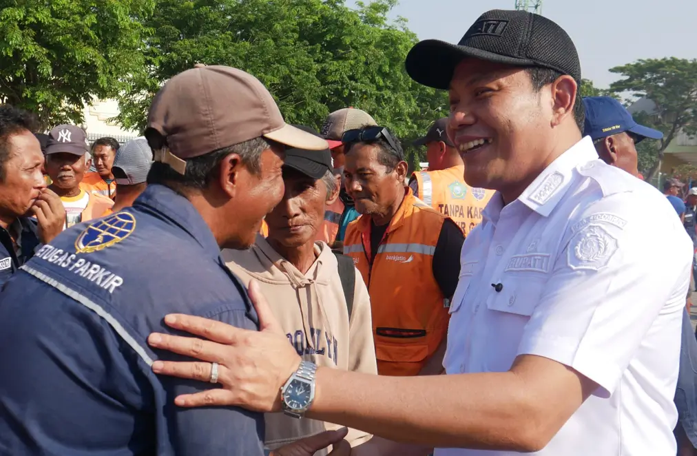 (Kanan) Bupati Sidoarjo Subandi