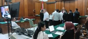 Foto: Saksi Ryotaro Takano memberikan keterangan dalam persidangan perkara dugaan penipuan daring WN Jepang di PN Surabaya
