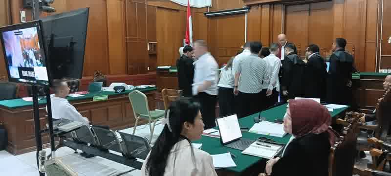 Foto: Saksi Ryotaro Takano memberikan keterangan dalam persidangan perkara dugaan penipuan daring WN Jepang di PN Surabaya