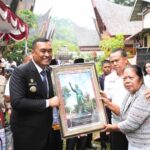 Bupati Toba Effendi Sintong P. Napitupulu Pimpin Upacara Peringatan Wafat Pahlawan Revolusi D.I. Panjaitan