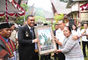 Bupati Toba Effendi Sintong P. Napitupulu Pimpin Upacara Peringatan Wafat Pahlawan Revolusi D.I. Panjaitan
