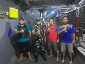 Koramil 05/Kramat Jati-Makasar Bersama Komduk Intensifkan Patroli Siskamling, Antisipasi Kenakalan Remaja