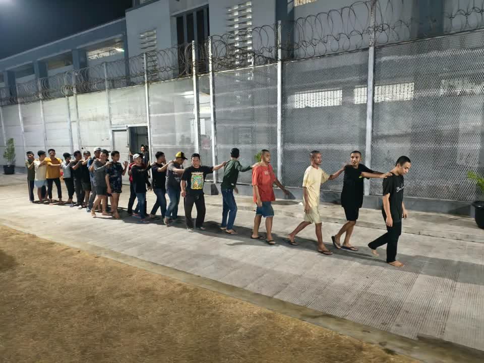 Foto: Pemindahan 177 narapidana dari Rutan Kelas I Surabaya ke Lapas di Madiun
