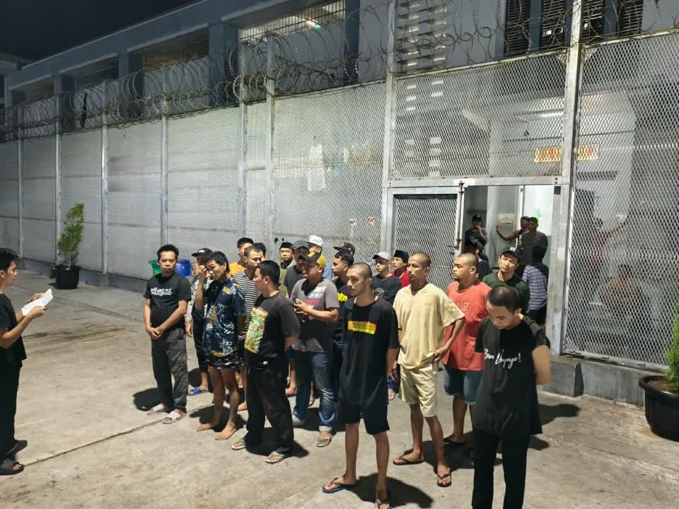 Foto: Pemindahan 177 narapidana dari Rutan Kelas I Surabaya ke Lapas di Madiun