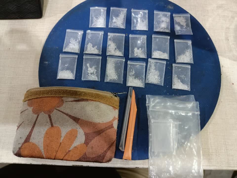 Foto: Polrestabes Surabaya mengamankan 17 paket sabu seberat 1,419 gram dalam kasus dugaan peredaran narkotika