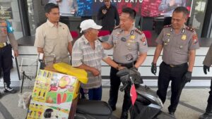 Kapolres Batu Kembalikan Motor Korban Kasus Ganjal Es Krim Fiktif