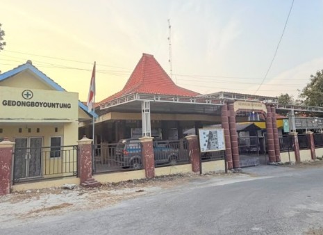 Kantor Balai Desa Gedongboyountung, Kecamatan Turi tampak dari depan. (Foto: Edi, wartawan beritakeadilan.com).