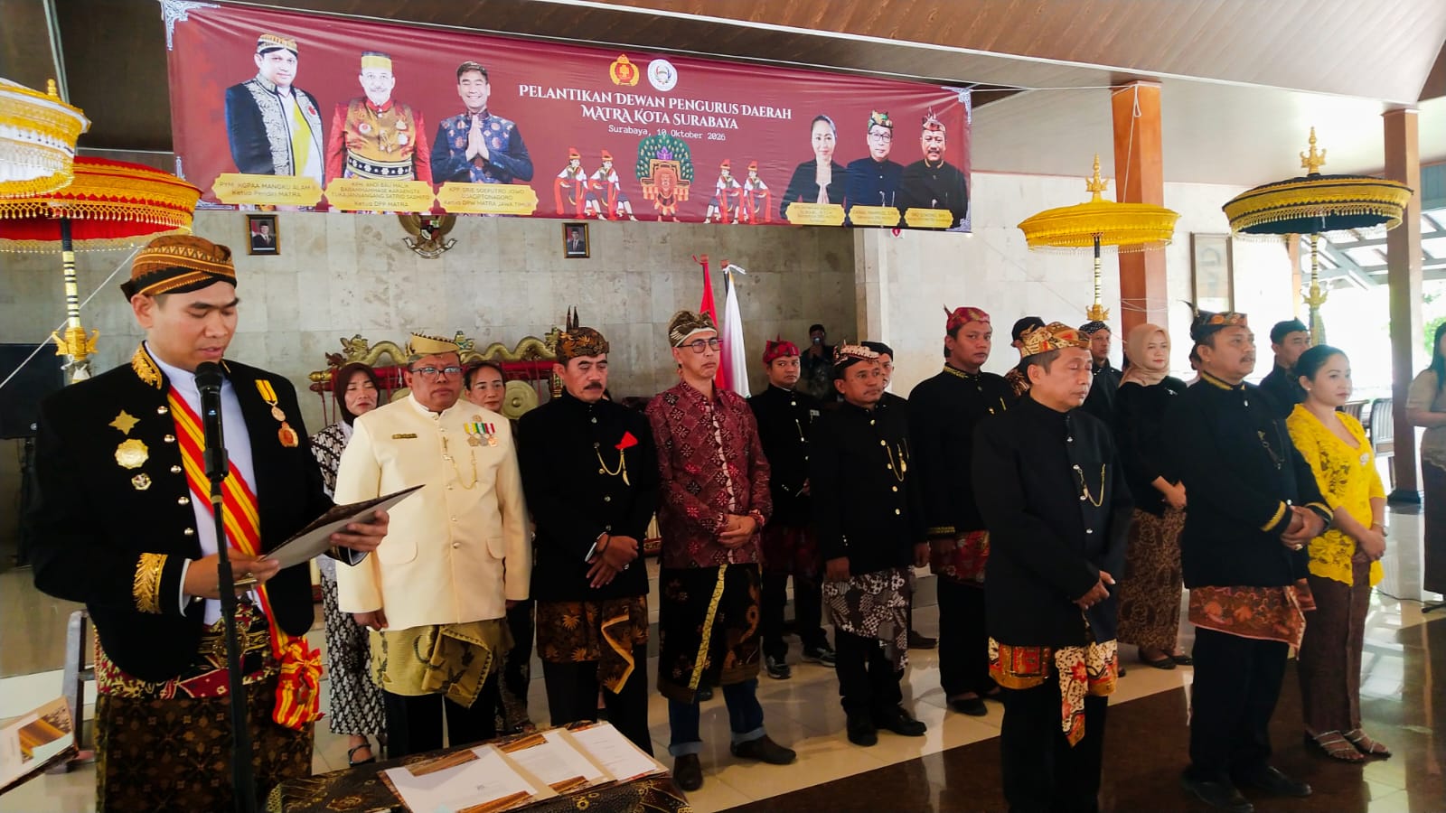 Ketua DPW Matra Jawa Timur saat membacakan kesediaan dan pernyataan pengurus DPD Matra Surabaya sebelum dilantik (Foto : Thejo)
