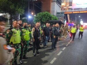 Wujudkan Keamanan, Koramil 01/Kranji dan Aparat Gabungan Gelar Patroli Malam