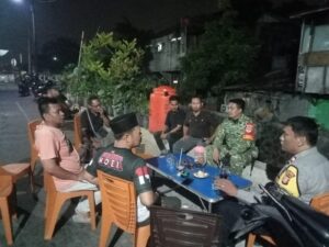 Cegah Gangguan Kamtibmas, Koramil 01/Jatinegara Bersama Komduk Gelar Patroli/Siskamling