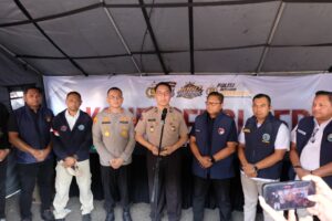 Polda Jatim dan Tim Gabungan Lakukan Penindakan dan Penegakan Hukum Narkoba di Jalan Kunti Surabaya