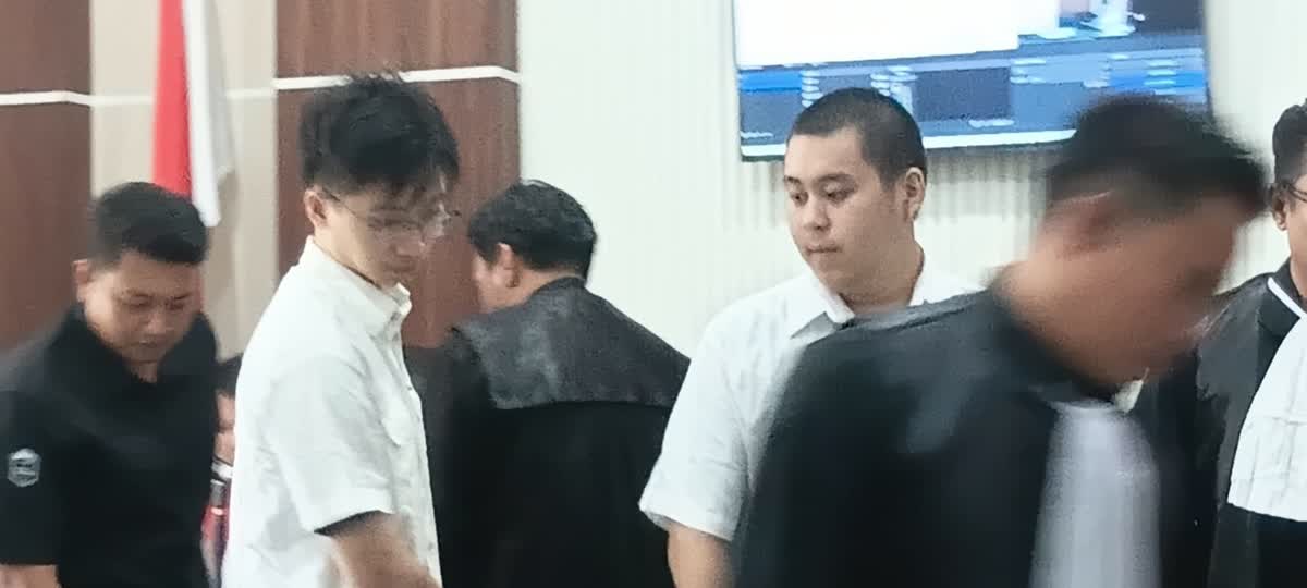 Foto: Sidang perkara dugaan pengeroyokan Bareno Bytago di Pengadilan Negeri Surabaya dengan terdakwa Jason Jarell Pello dan Richardy George Gilbert Toha.