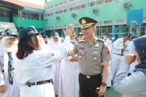 Polisi Peduli Pendidikan, Kapolres Pelabuhan Tanjung Perak Ajak Pelajar Tangkal Hoaks dan Bijak Bermedia Sosial.