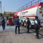 Satreskrim Polres Pelabuhan Tanjung Perak Pantau Pendistribusian BBM di Sejumlah SPBU, Pastikan Berjalan Lancar.