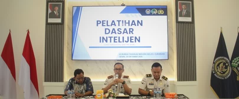 Foto: Petugas Rutan Kelas I Surabaya mengikuti pembekalan intelijen dan deteksi dini bersama Polsek Waru untuk mencegah gangguan keamanan.