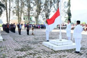 Lestarikan Warisan Budaya, ASN Pemkab Samosir Kompak Kenakan Batik Motif Ulos