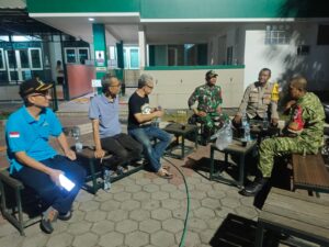 Cegah Tawuran dan Kenakalan Remaja, Koramil 08/Duren Sawit Gelar Patroli Malam