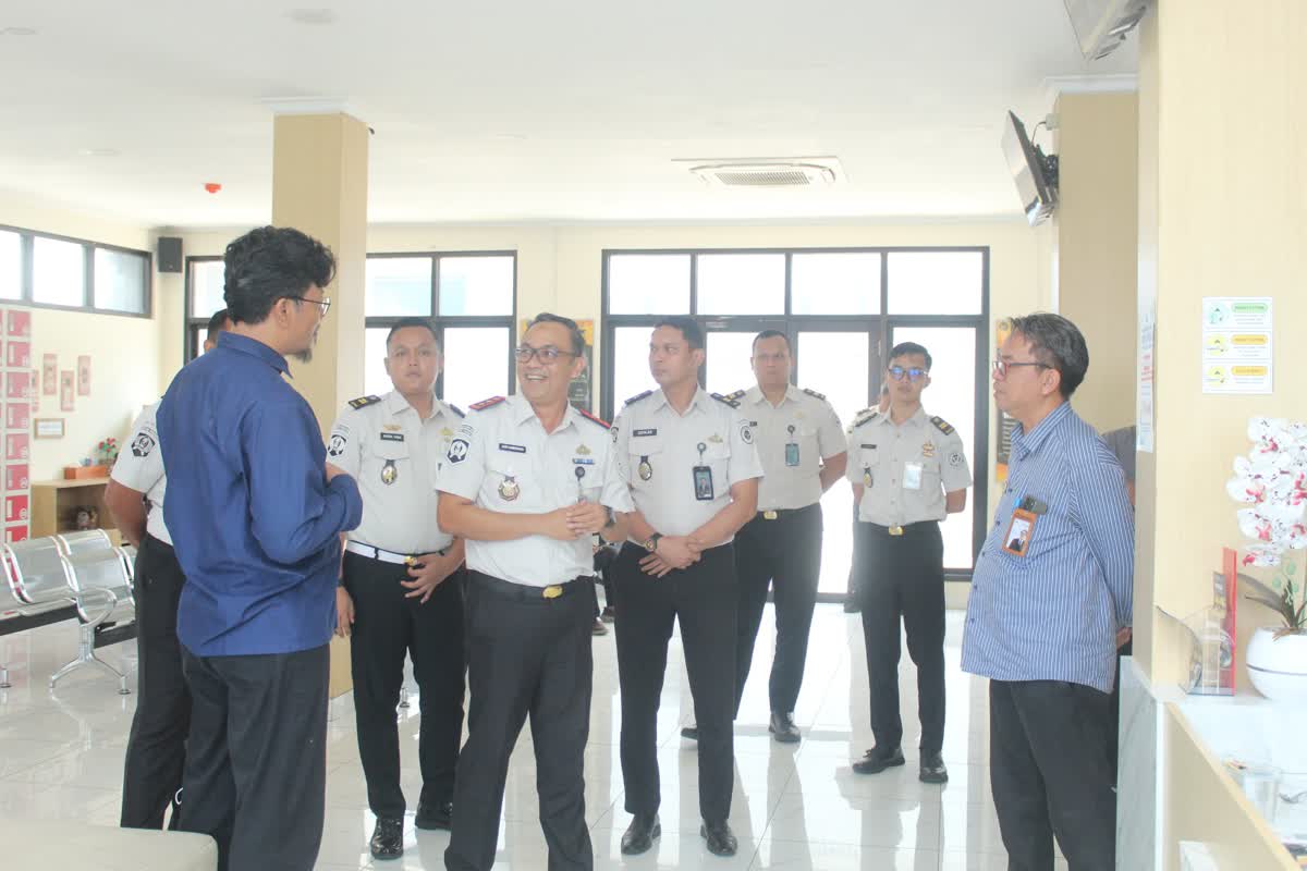 Foto: Ombudsman RI Perwakilan Jawa Timur meninjau pelayanan publik di Rutan Kelas I Surabaya, Medaeng, Sidoarjo, bersama jajaran Ditjen Pemasyarakatan.