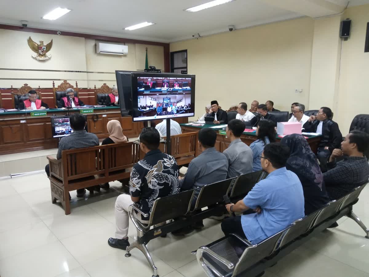 Foto: Persidangan perkara dugaan korupsi di lingkungan Dinas ESDM Jawa Timur dengan agenda pemeriksaan saksi terkait aliran uang dan perizinan pertambangan.