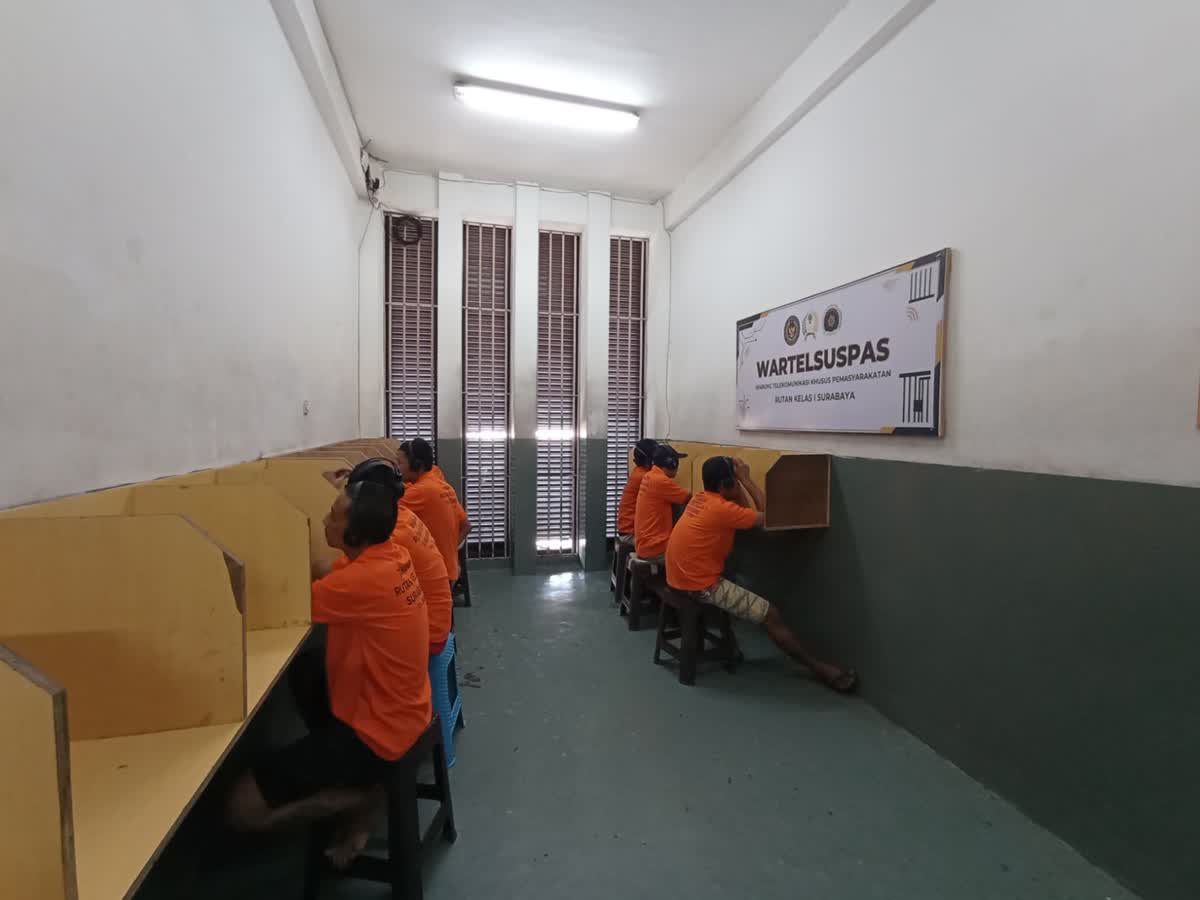 Foto: Fasilitas Wartelsuspas Rutan Kelas I Surabaya untuk komunikasi warga binaan dengan keluarga.